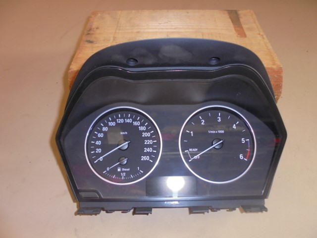 Kombiinstrument_Tacho_Drehzahlmesser_BMW_1er_116d_F21_6_
