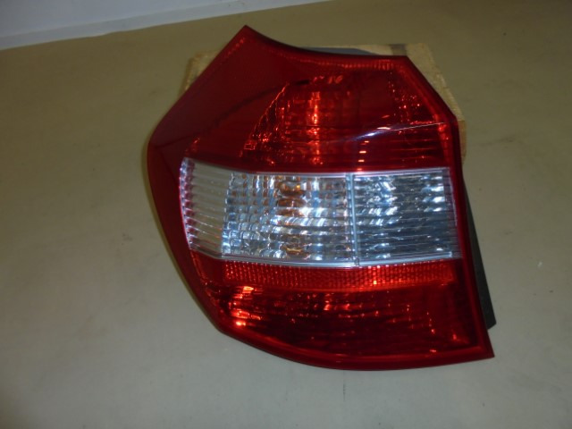 BMW_1er_Heckleuchte_links_E87_63216924501_2_