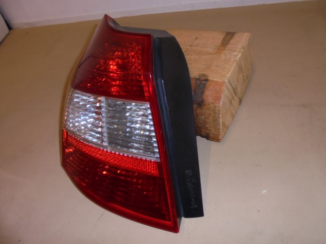 BMW_1er_Heckleuchte_links_E87_63216924501_4_