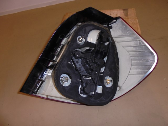 BMW_1er_Heckleuchte_links_E87_63216924501_5_