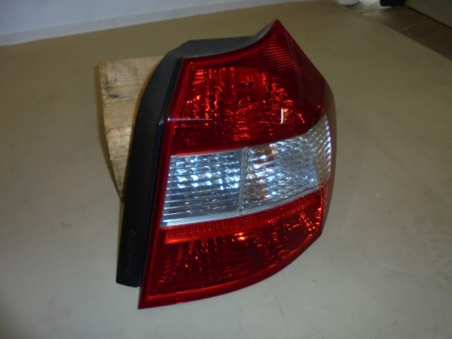 BMW_1er_Heckleuchte_rechts_E87_63216924502_3_