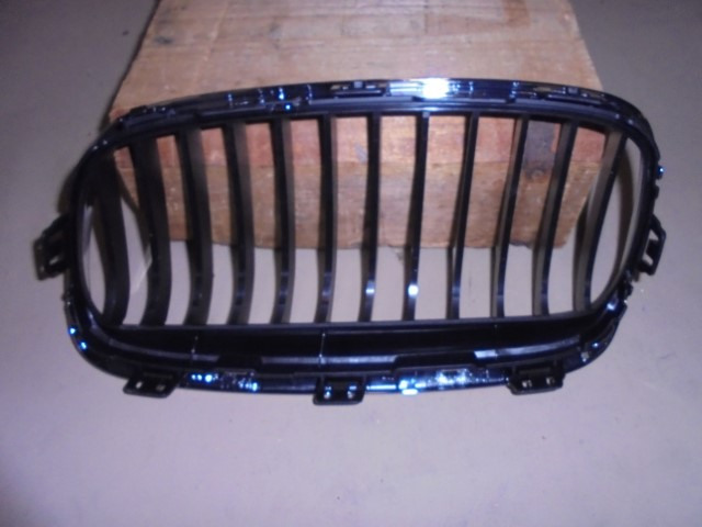 BMW_2er_Ziergitter_Front_rechts_F45_F46_51137300544_4_