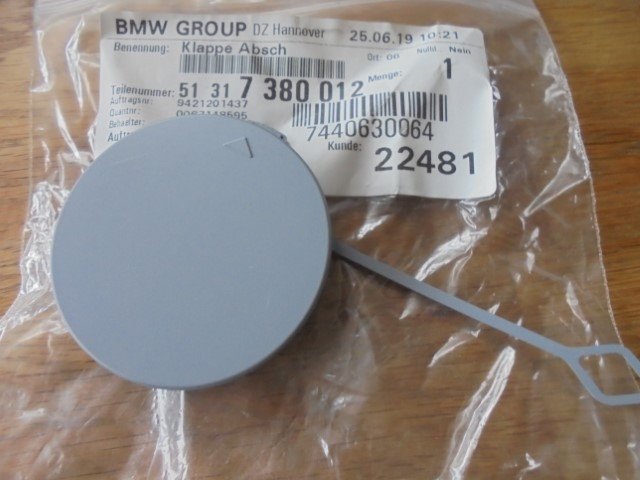 BMW_Klappe_Abschlepp_se_grundiert_rechts_F56_F56E_F57_51317380012_2_