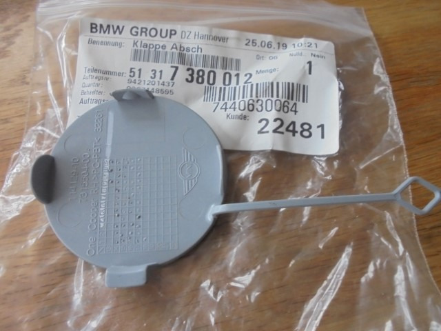 BMW_Klappe_Abschlepp_se_grundiert_rechts_F56_F56E_F57_51317380012_3_