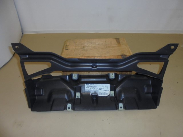 BMW_i3_Luftf_hrung_Mitte_Unterteil_I01_51747294627_5_