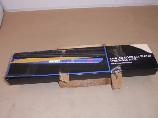 MINI_LED_Einstiegsleisten_F56_F56_BEV_F57_51472357728_6_