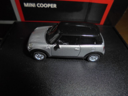 herpa-Modellauto_in_Klappbox_M_187_Mini_Cooper_2006_R56_puresilver-met_Dach_schwarz_Mini-Werbemodell_3_