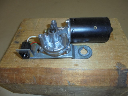 5er_BMW_E28_BOSCH_Scheibenwischermotor_BJ_81-87_Bosch-Nr_0390241093_3_