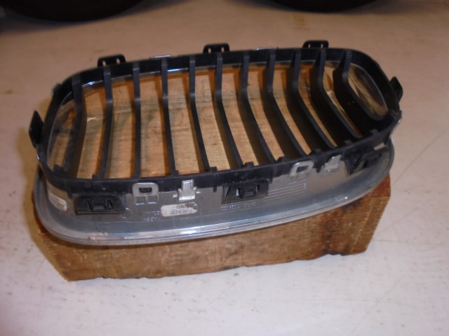 BMW_1er_Ziergitter_Front_links_F20_F21_51137239021_3_