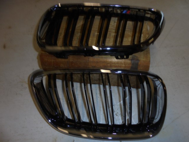 BMW_2er_Ziergitter_Front_links_und_rechts_F87_F87N_51138064143_51138064144_4_