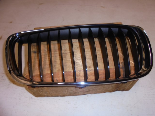 BMW_2er_Ziergitter_Front_rechts_F45_F46_51137300544_4_