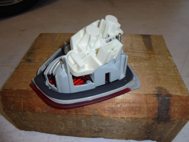 BMW_3er_Heckleuchte_Heckklappe_links_E90_63210406883_10_