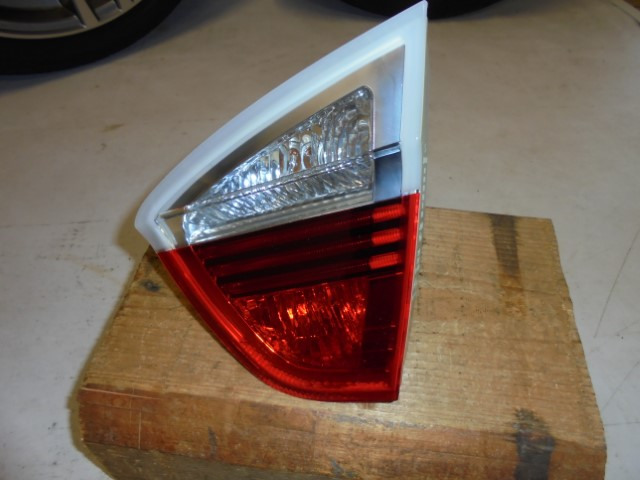 BMW_3er_Heckleuchte_Heckklappe_links_E90_63210406883_1_