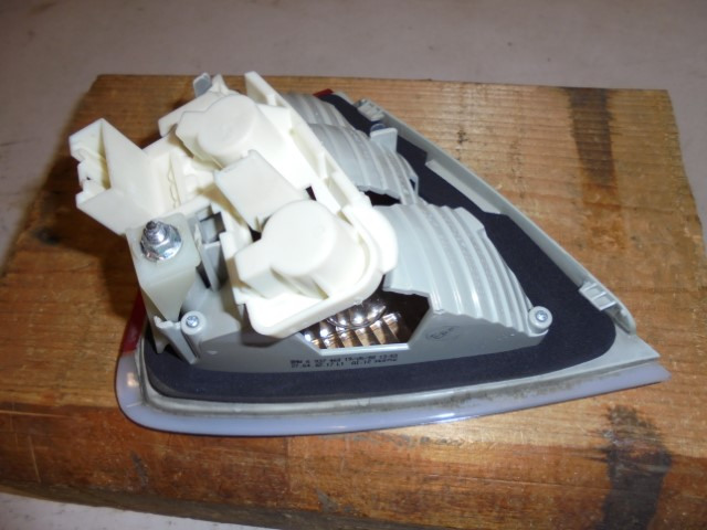 BMW_3er_Heckleuchte_Heckklappe_links_E90_63210406883_5_