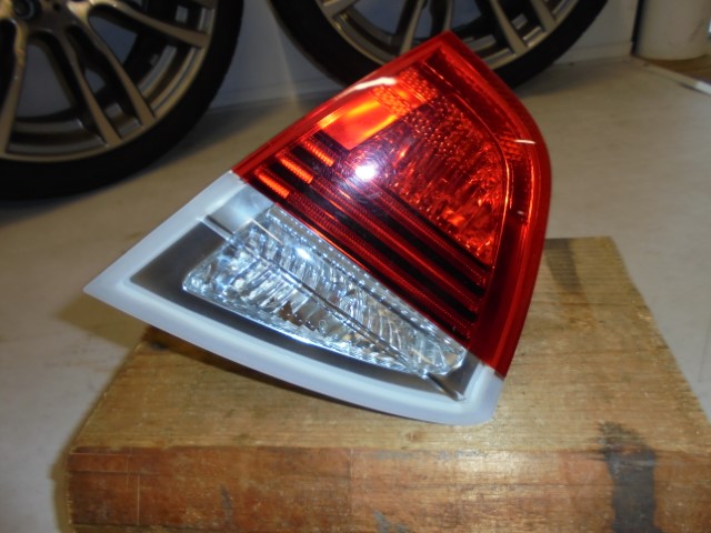 BMW_3er_Heckleuchte_Heckklappe_links_E90_63210406883_9_