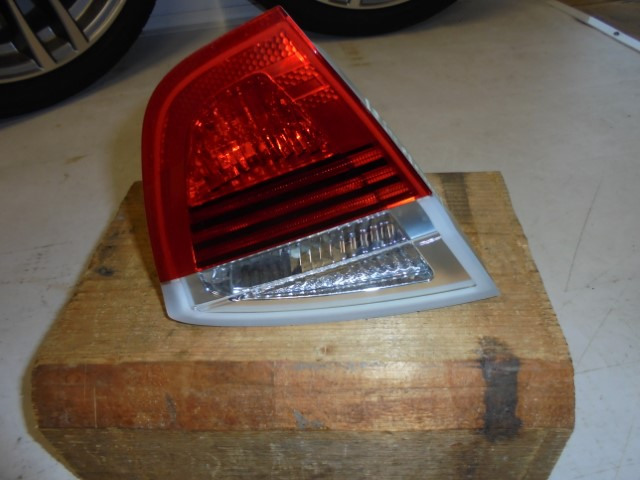 BMW_3er_Heckleuchte_Heckklappe_rechts_E90_63210406884_1_