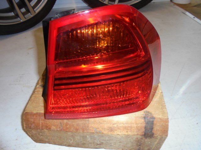 BMW_3er_Heckleuchte_Seitenwand_links_E90_63210406879_2_