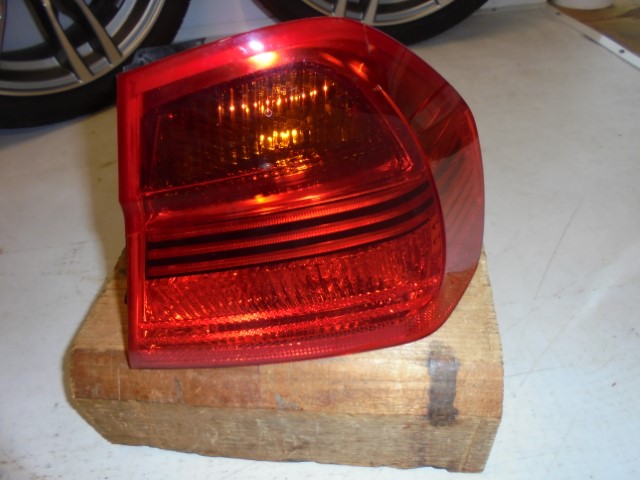 BMW_3er_Heckleuchte_Seitenwand_links_E90_63210406879_4_