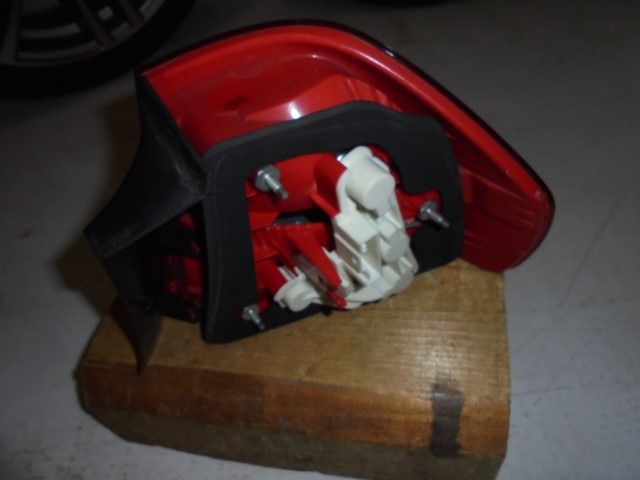 BMW_3er_Heckleuchte_Seitenwand_links_E90_63210406879_8_