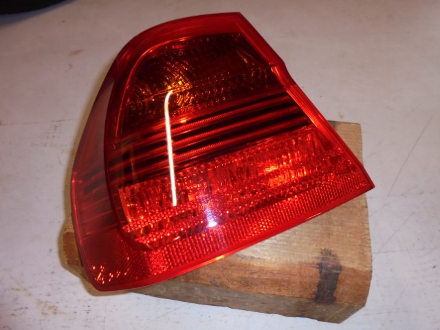 BMW_3er_Heckleuchte_Seitenwand_rechts_E90_63210406880_1_