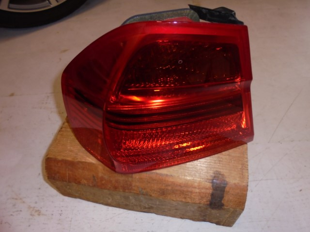 BMW_3er_Heckleuchte_Seitenwand_rechts_E90_63210406880_2_