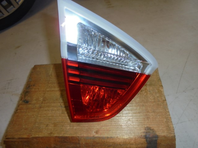 BMW_Heckleuchte_Heckklappe_rechts_E90_63210406884_1_