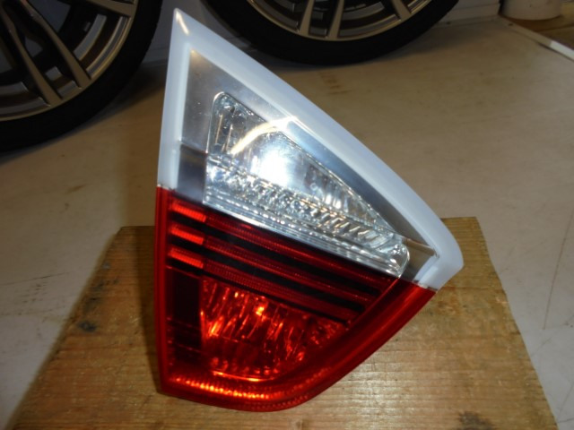 BMW_Heckleuchte_Heckklappe_rechts_E90_63210406884_2_
