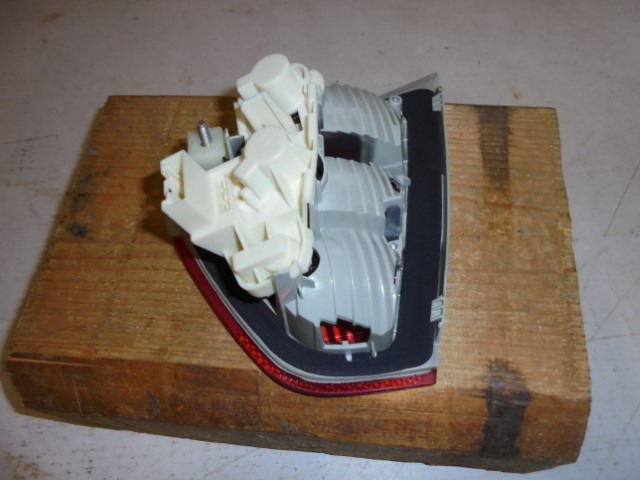 BMW_Heckleuchte_Heckklappe_rechts_E90_63210406884_5_