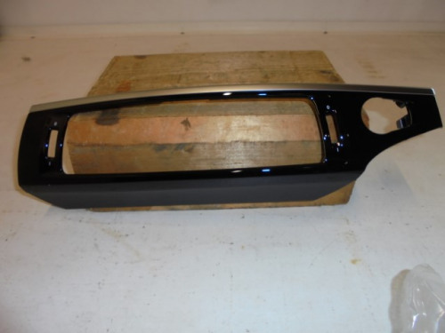 BMW_X3_Blende_I-Tafel_schwarz_gl_nzend_Mitte_F25_F26_51459329352_3_