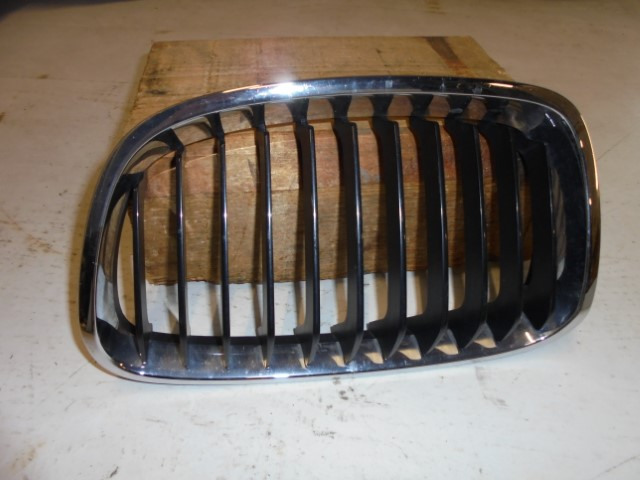 BMW_Ziergitter_Front_rechts_F20_F21_51137239022_2_