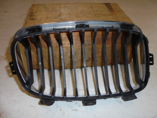 BMW_Ziergitter_Front_rechts_F20_F21_51137239022_3_